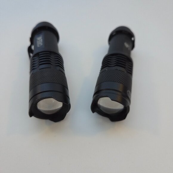 2x Compact Zoomable LED Flashlights Q5 Set - Picture 6 of 10